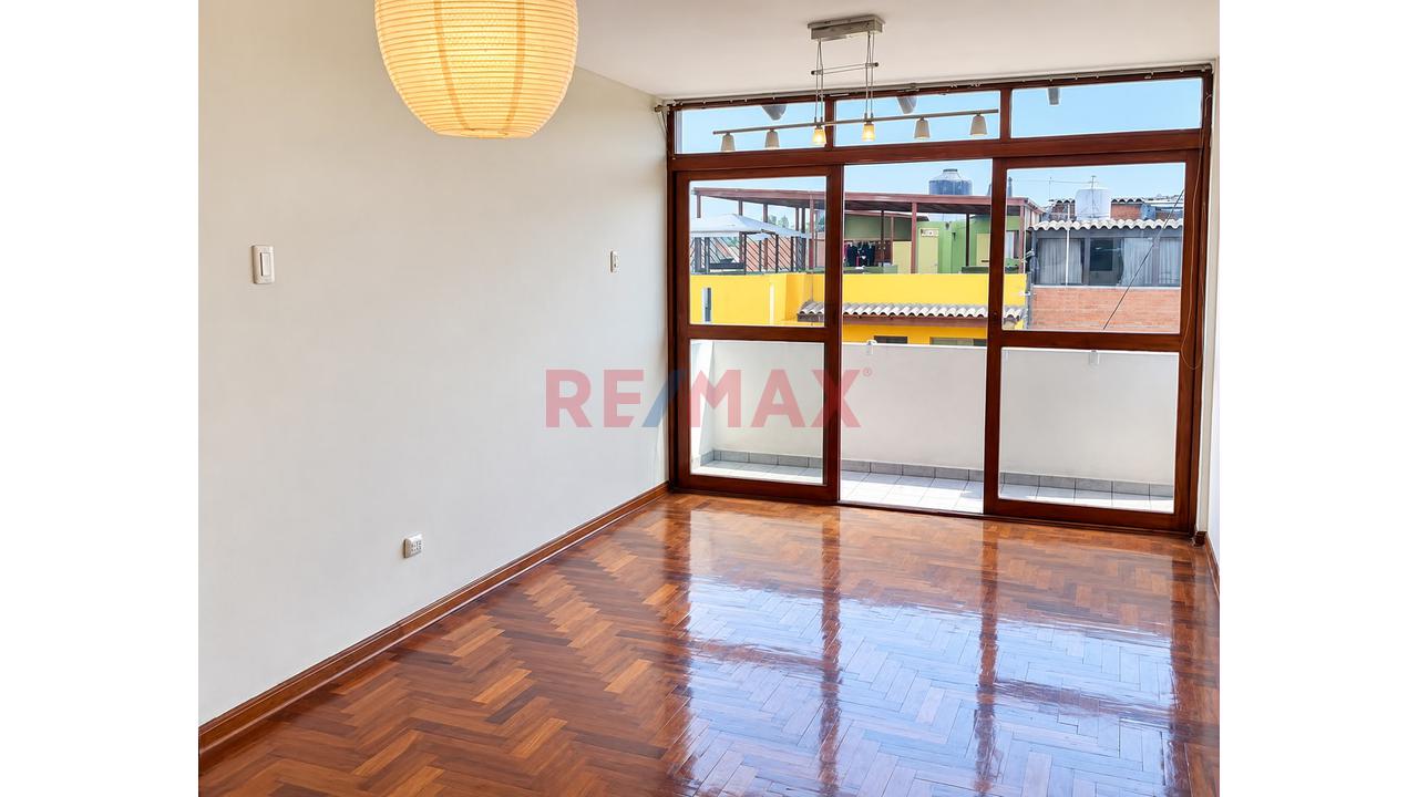 Vive En La Molina! Departamento De 2 Dormitorios Con Potencial Para Personalizar - 2