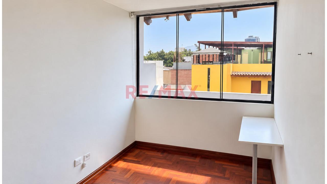 Vive En La Molina! Departamento De 2 Dormitorios Con Potencial Para Personalizar - 4
