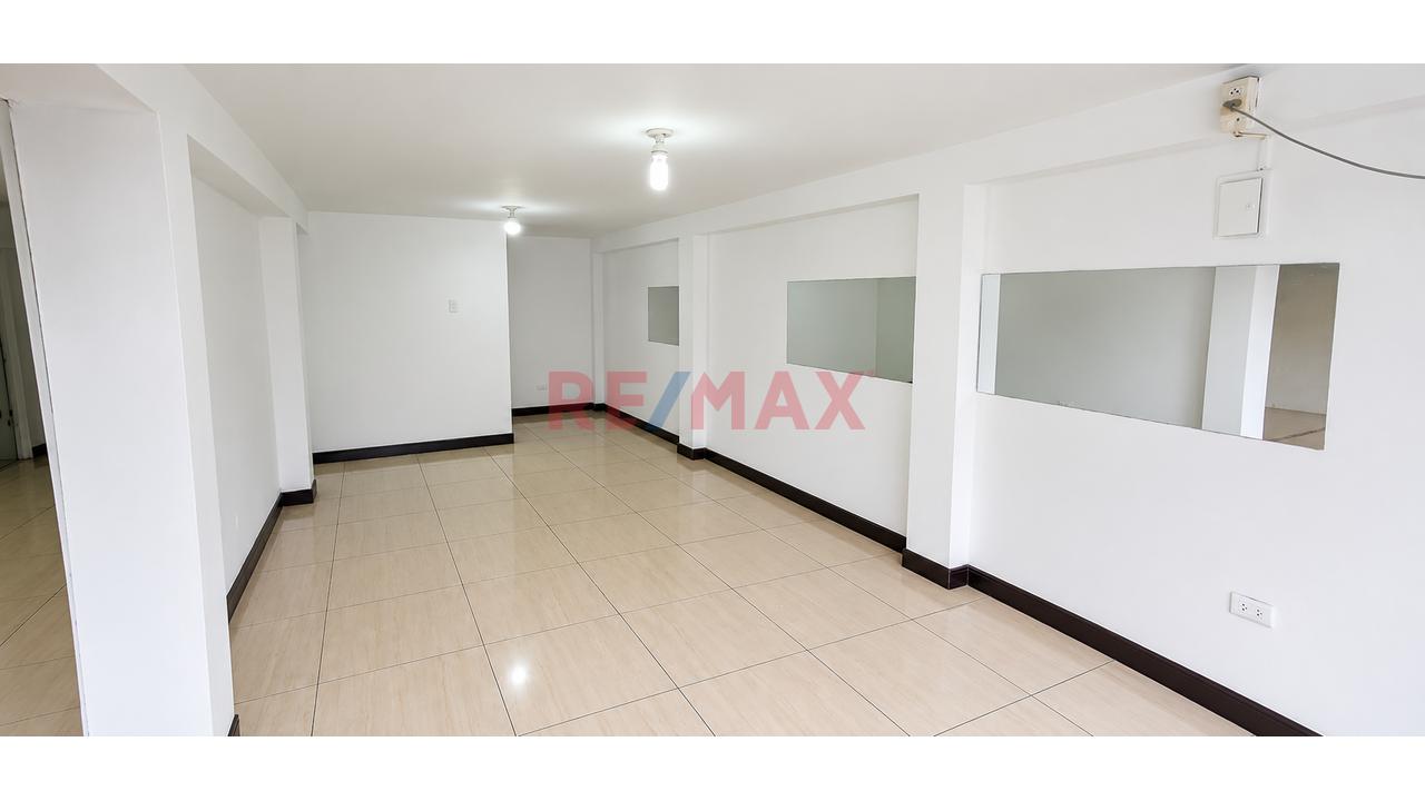 🏪🔥 ¡Alquiler De Local Comercial En Zona De Alto Tránsito – Salamanca! 🔴🔵 - 3