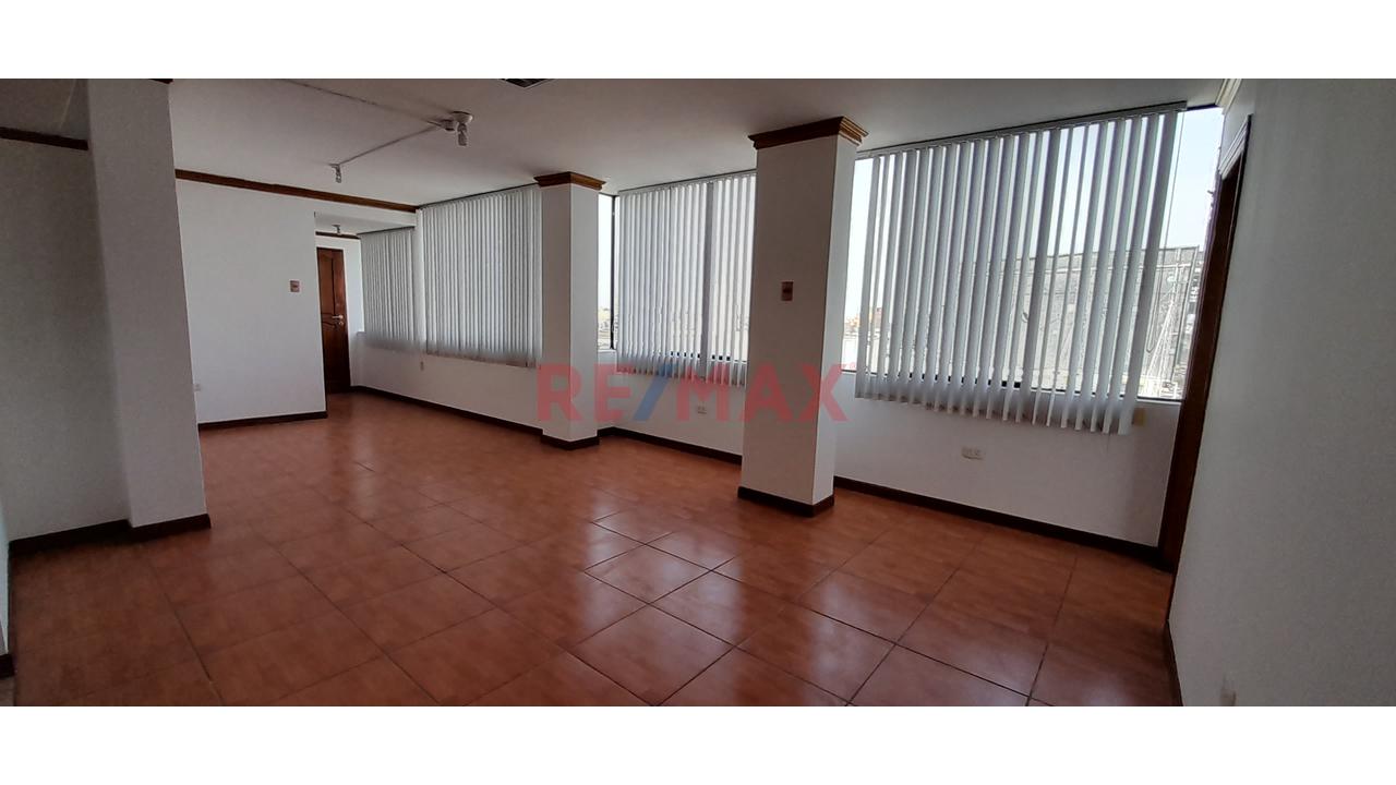 San Borja - Alquiler De Oficina - Espacio Amplio, Muy Iluminado Y Listo Para Tu Negocio. - 2