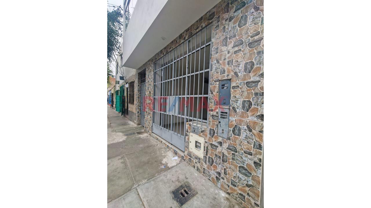 Local Comercial - A Pasos De La Av Brasil - 2