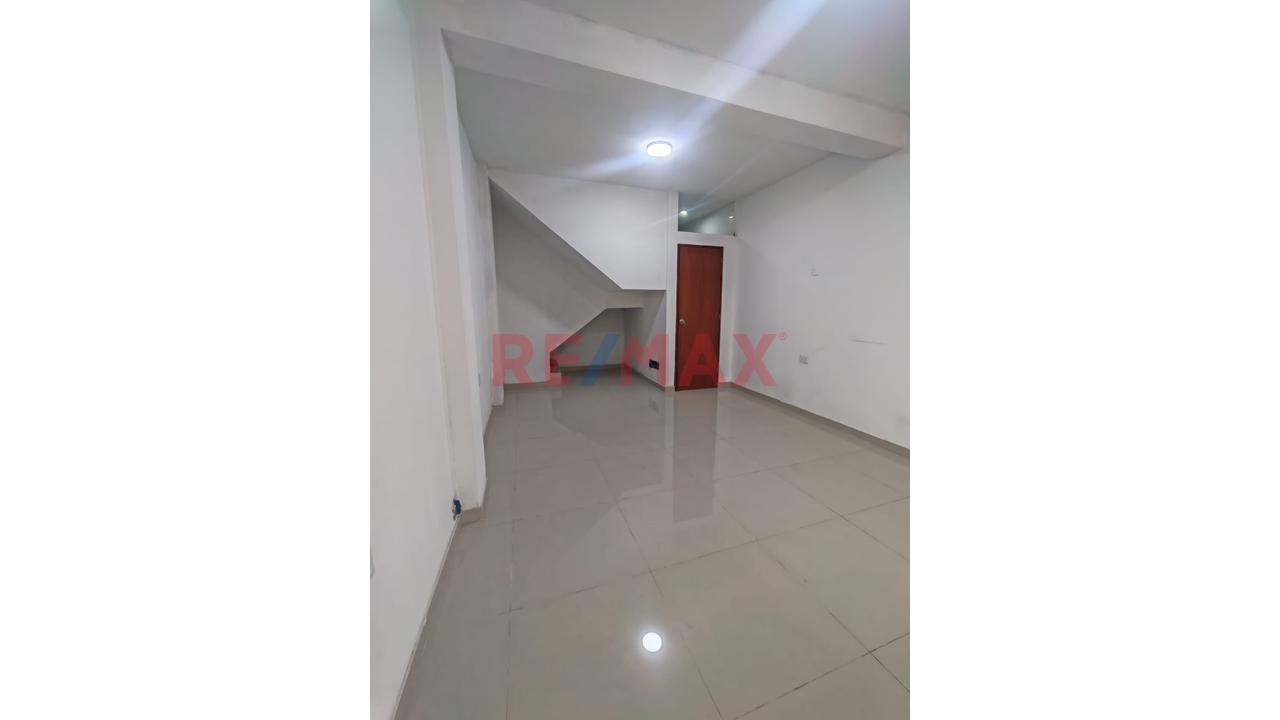 Local Comercial - A Pasos De La Av Brasil - 8