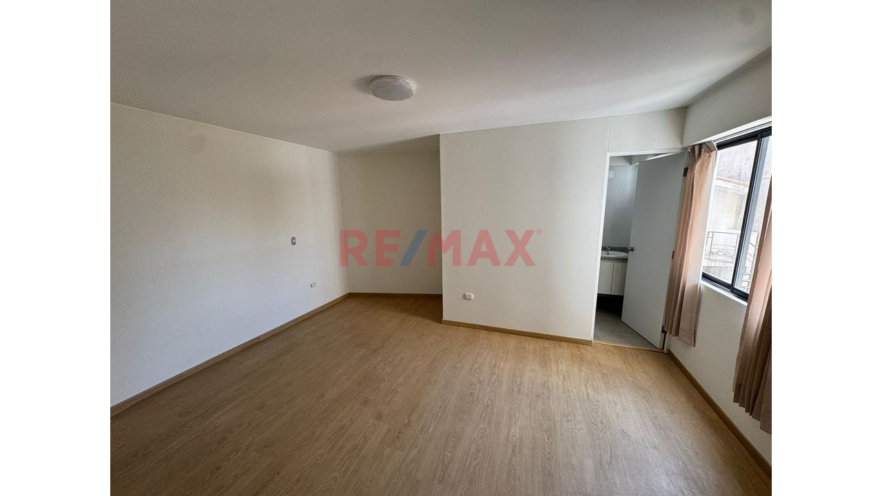 Alquiler De Departamento Semi Estreno En Cayma — foto 2