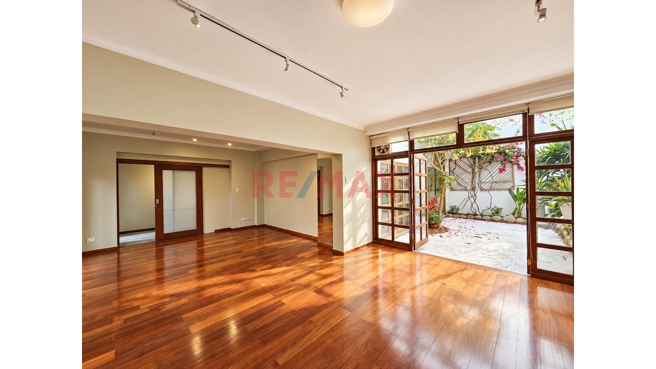 En Venta Hermosa Y Moderna Casa De Tres En Miraflores - Reducto — foto 9