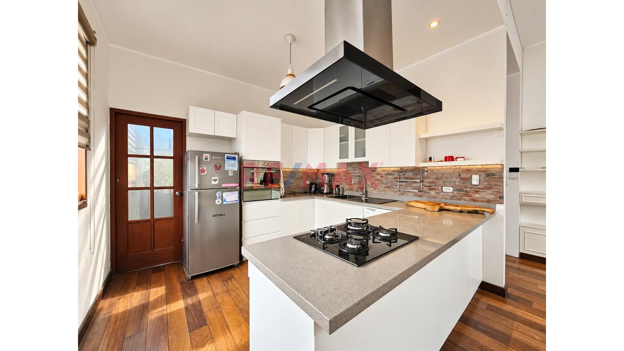 En Venta Hermosa Y Moderna Casa De Tres En Miraflores - Reducto — foto 5