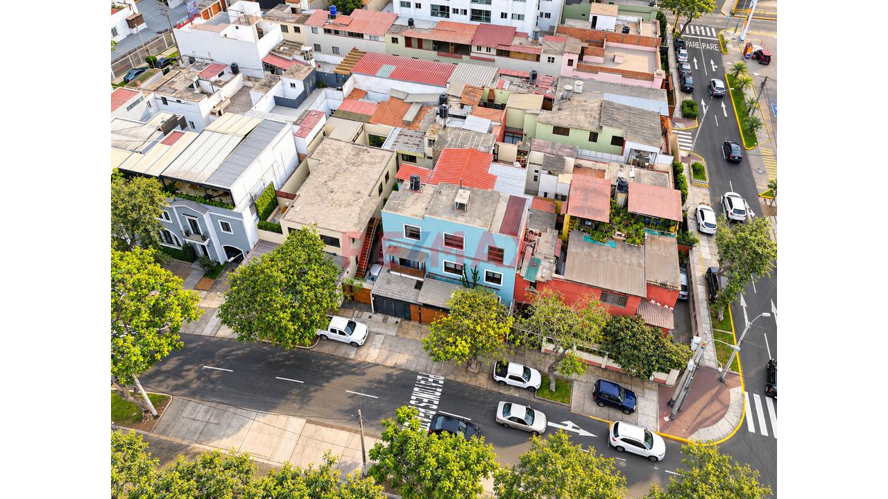 En Venta Hermosa Y Moderna Casa De Tres En Miraflores - Reducto — foto 7