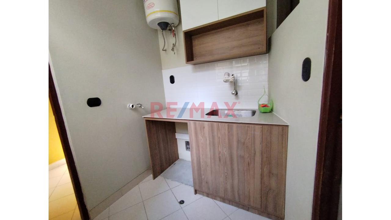 Alquilo Lindo Departamento En 4To Piso En Urb Country Club Av Fortunato Chirichigno Piura — foto 3