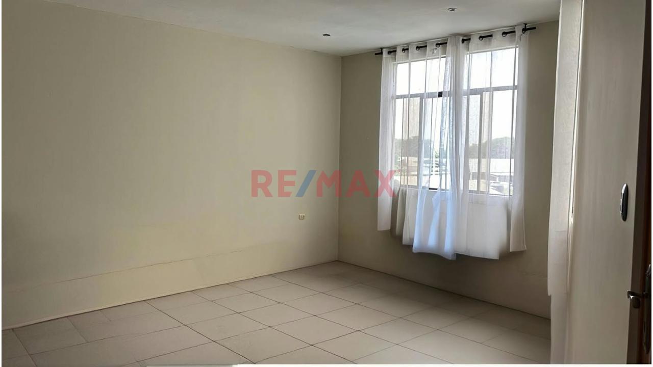 Alquilo Lindo Departamento En 4To Piso En Urb Country Club Av Fortunato Chirichigno Piura — foto 2