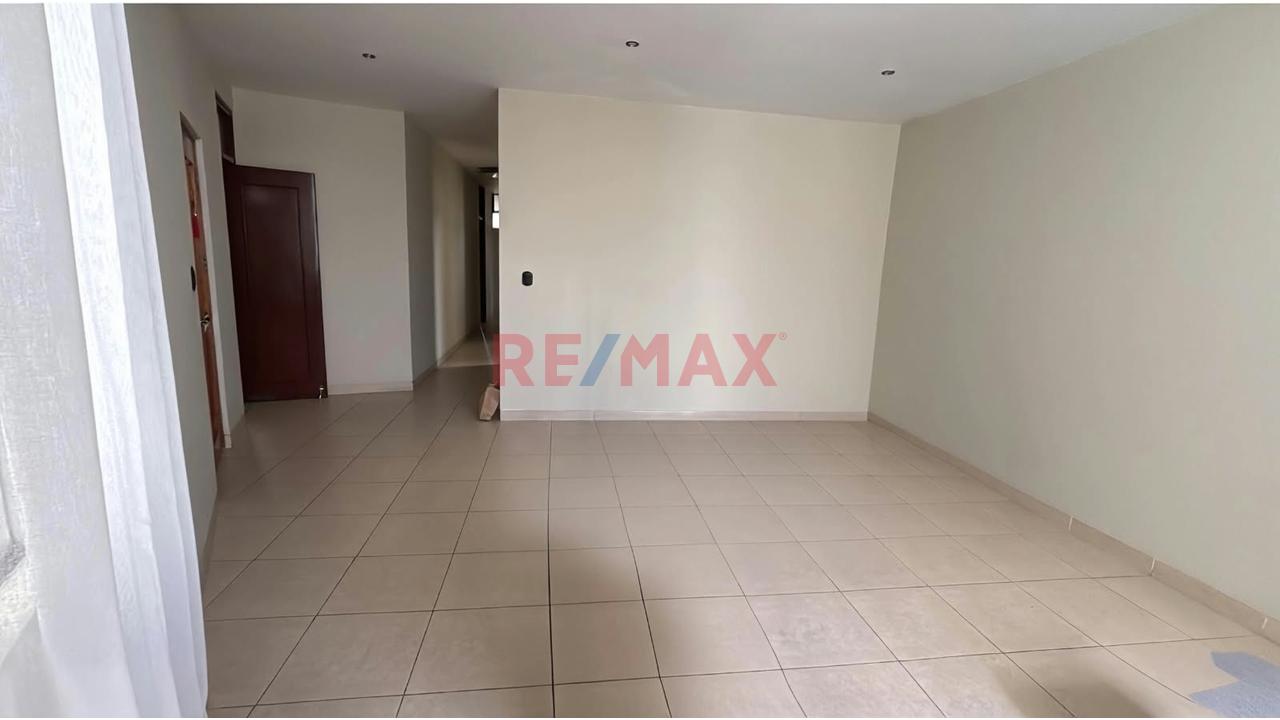 Alquilo Lindo Departamento En 4To Piso En Urb Country Club Av Fortunato Chirichigno Piura — foto 10