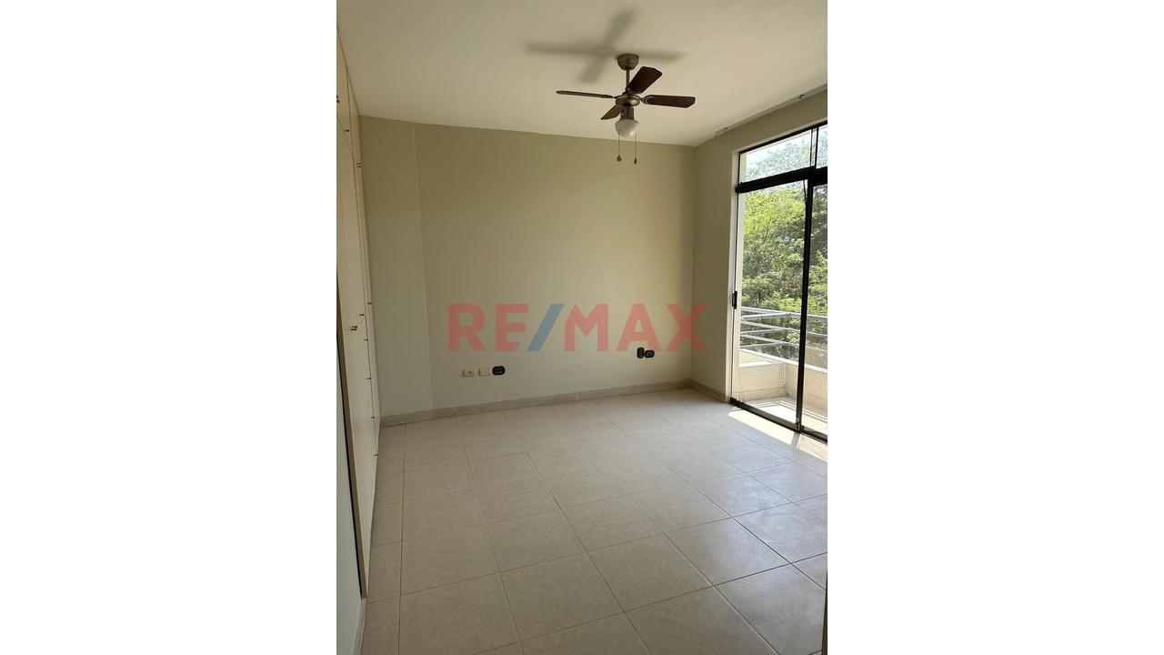 Alquilo Lindo Departamento En 4To Piso En Urb Country Club Av Fortunato Chirichigno Piura — foto 7