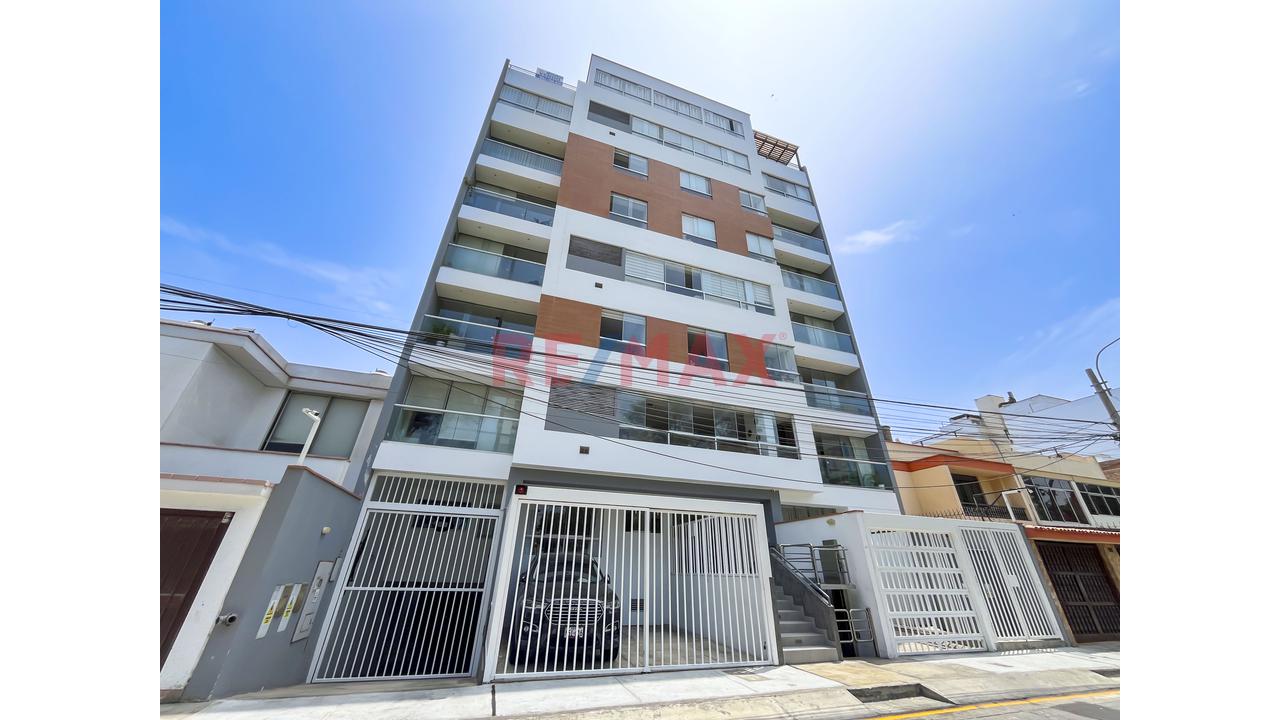 Se Vende Amplio Dúplex De 177 M² Frente Al Parque Paitití En Manco Ii, San Miguel