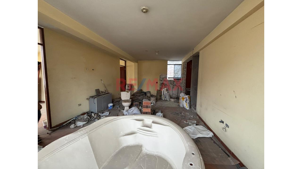Edificio De 3 Pisos En Venta En San Juan De Lurigancho — foto 10
