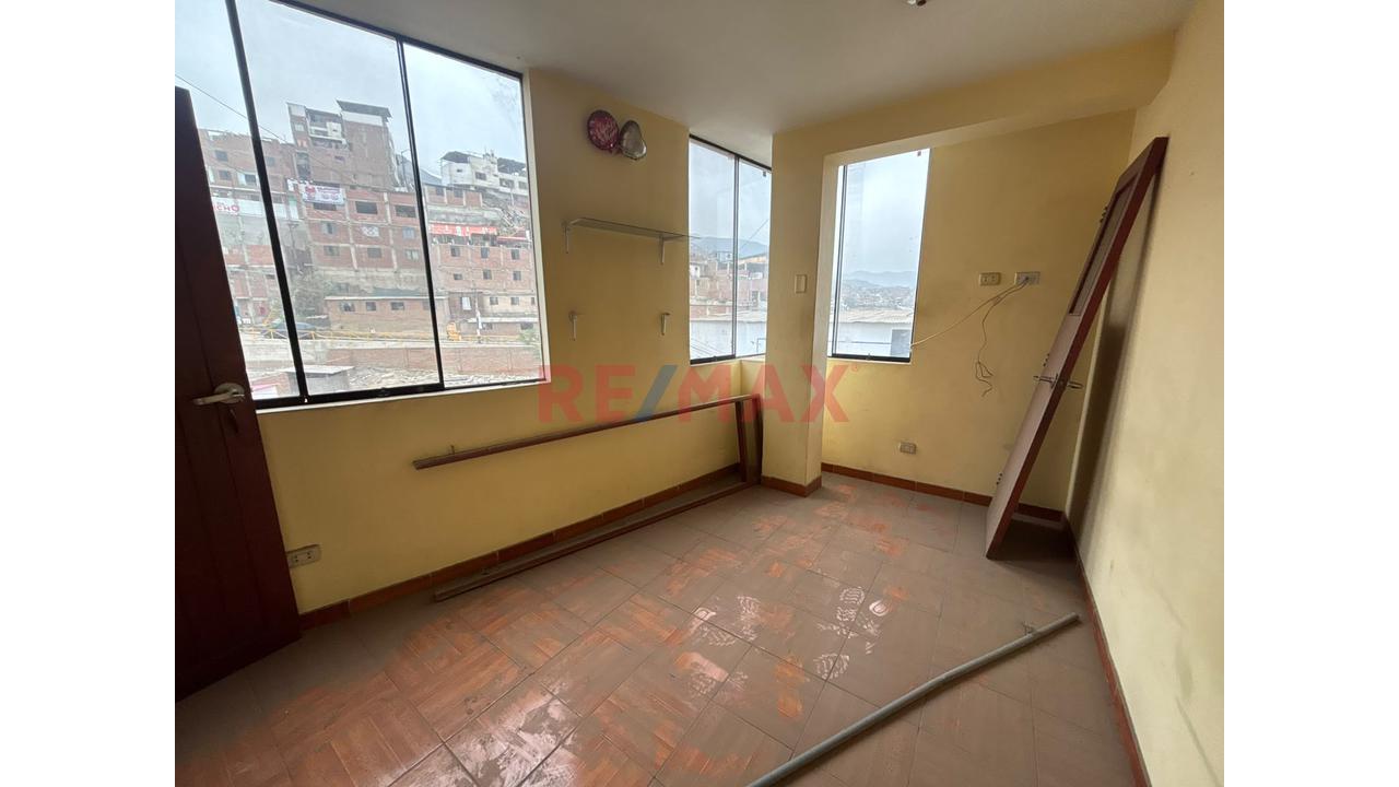 Edificio De 3 Pisos En Venta En San Juan De Lurigancho — foto 9