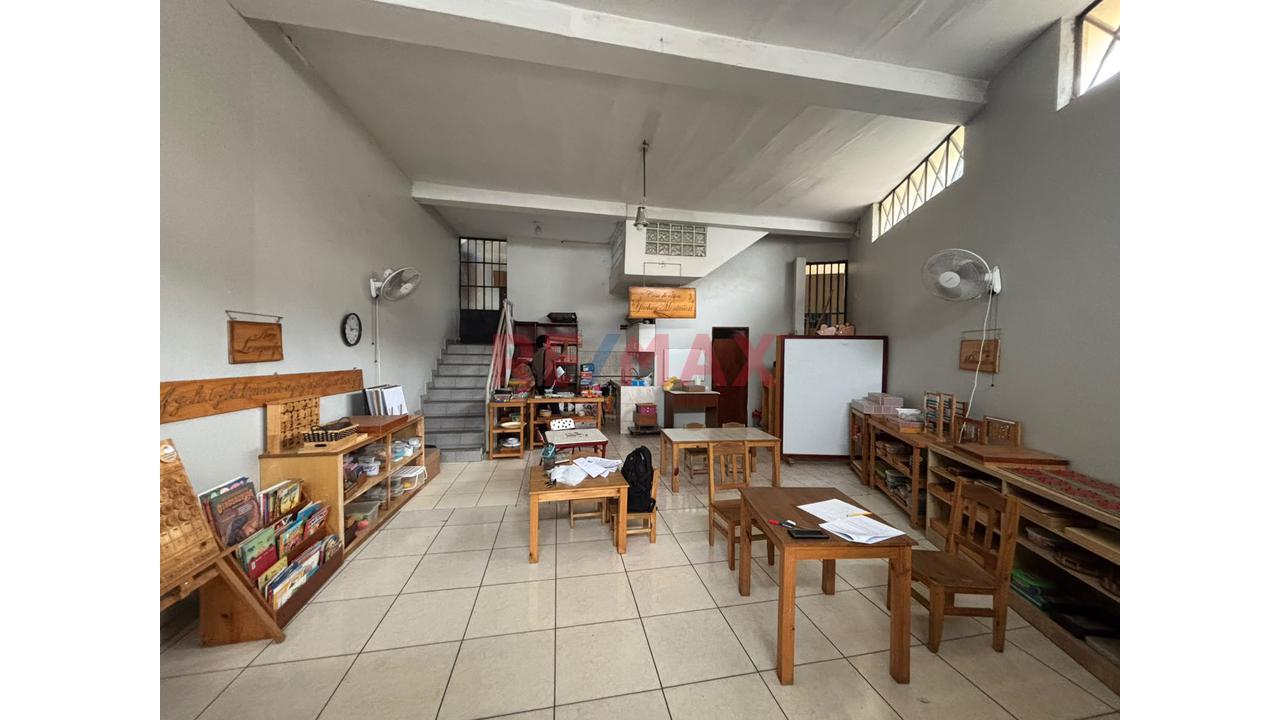 Edificio De 3 Pisos En Venta En San Juan De Lurigancho — foto 3