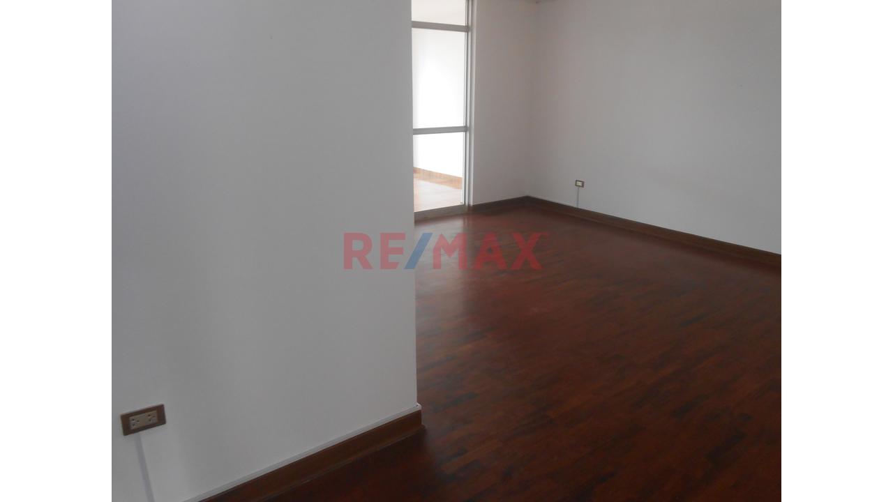 🏡 Alquiler De Primer Piso De 206 M² En Surco – Urb. Las Gardenias — foto 2