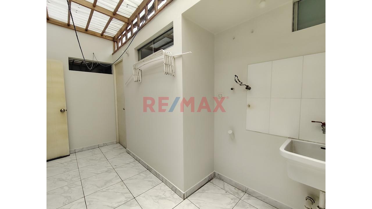 Departamento En Alquiler 2 Habitaciones Con Con Vista Al Parque En Ate — foto 8