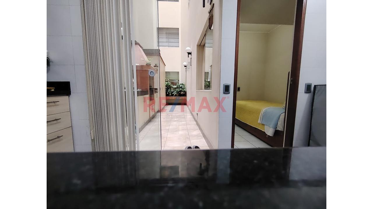 Vendo Exclusivo Departamento C/ Terraza, 2 Estacionamientos Y Deposito, San Borja — foto 8