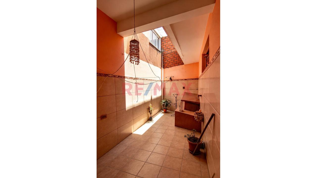 Venta Casa De Dos Pisos En San Diego - S.M.P. — foto 4