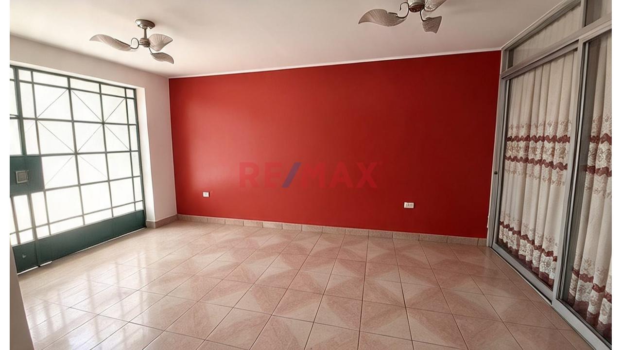 Venta Casa De Dos Pisos En San Diego - S.M.P. — foto 2