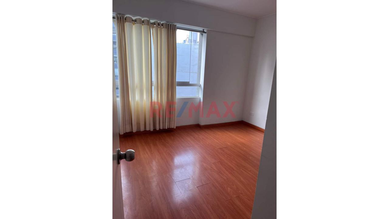 Alquiler De Departamento Con Cochera En Barrio Médico Av Sergio Bernales 347 — foto 9