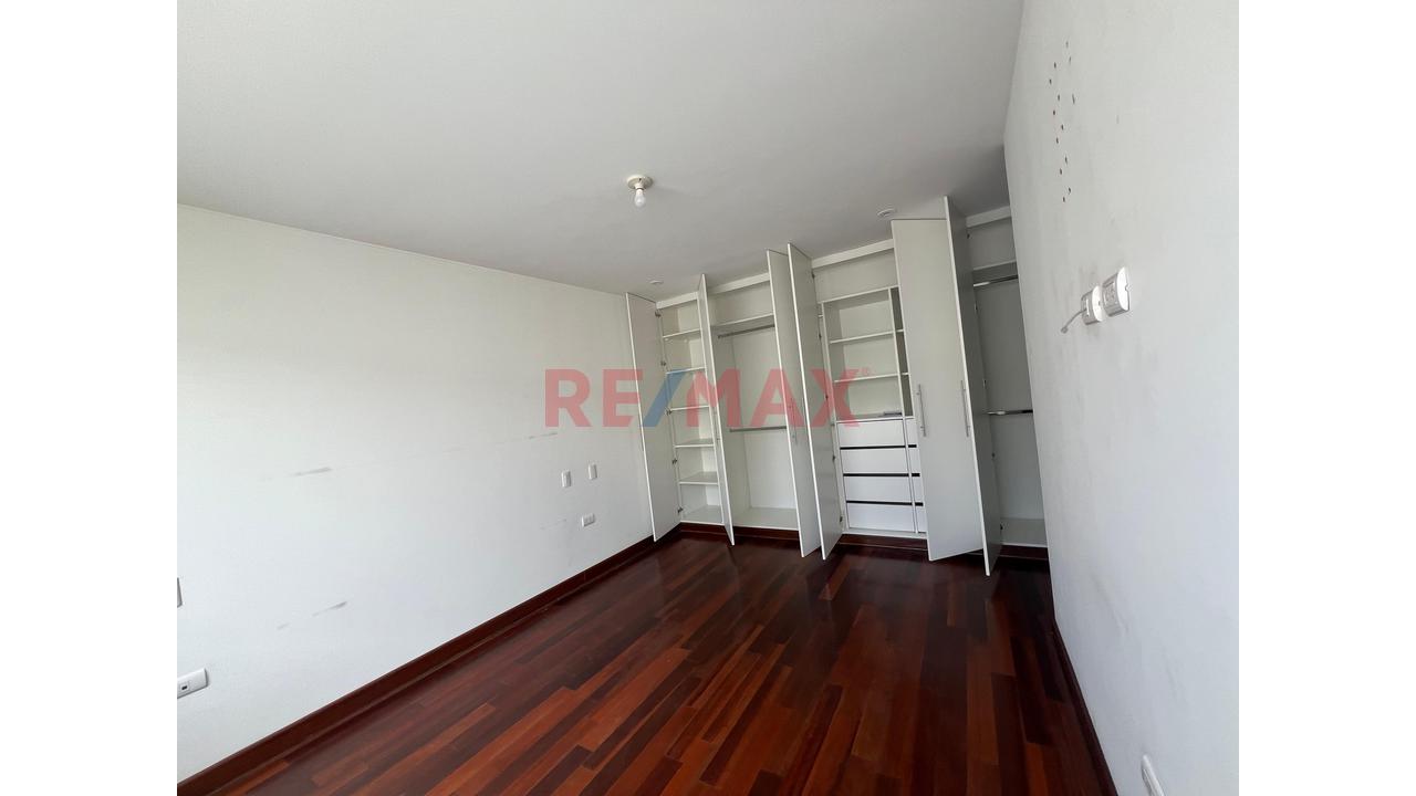 Dpto. Frente A Parque - Surco- 4 Dorm-2 Est-Piso 3 - 4