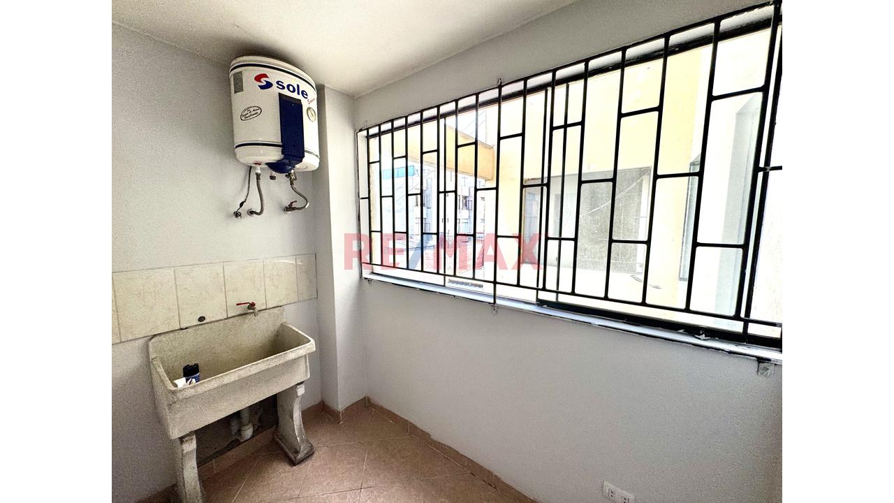 Departamento En Cuarto Piso, Excelente Ubicación, Jesús María — foto 6