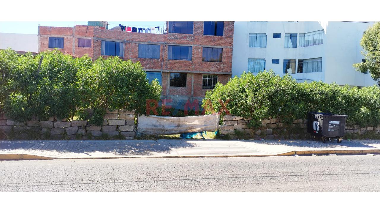 Alquiler De Amplio Terreno Rustico En Avenida , Cerca A Los Toritos De Carmen Alto Cayma - 9