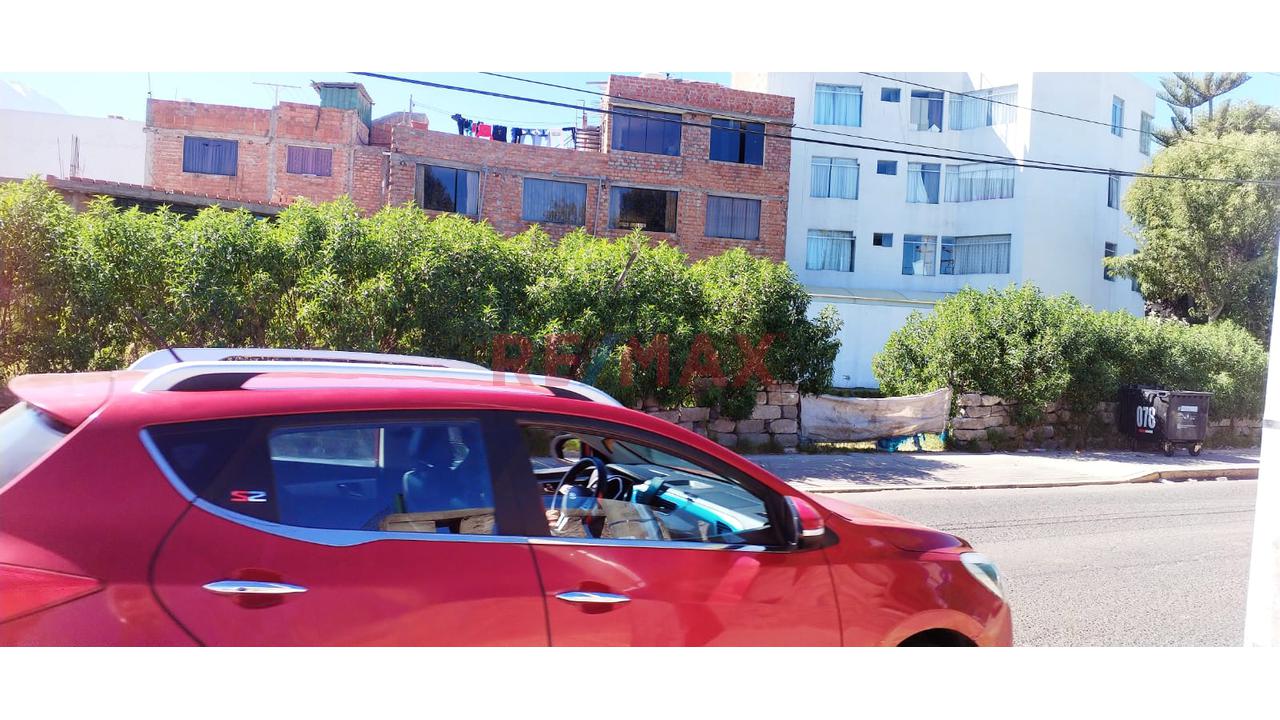 Alquiler De Amplio Terreno Rustico En Avenida , Cerca A Los Toritos De Carmen Alto Cayma - 2