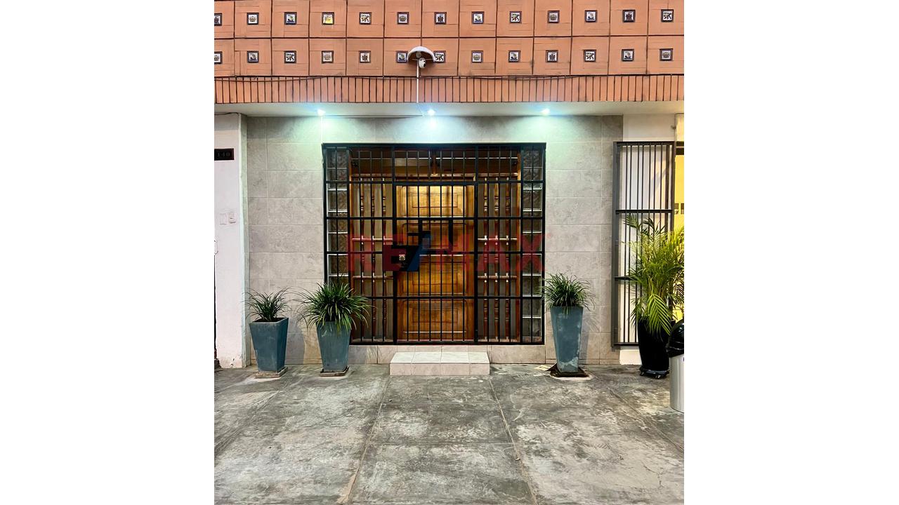 Local Comercial En Venta Urb. Los Rosales - Surco - 1