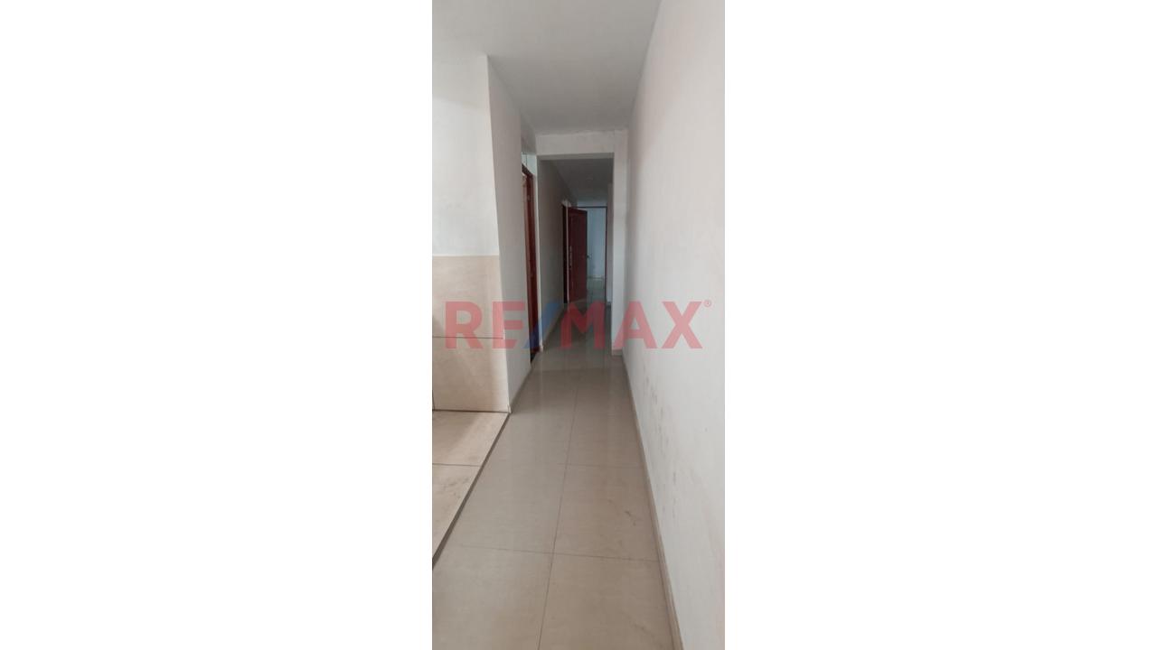 ¡Ocasion! Casa En Venta De 2 Pisos Con Potencial De Inversion En Villa El Salvador - 2