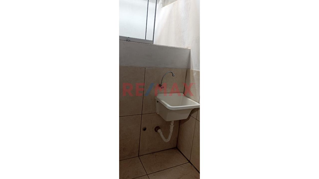 ¡Ocasion! Casa En Venta De 2 Pisos Con Potencial De Inversion En Villa El Salvador - 3