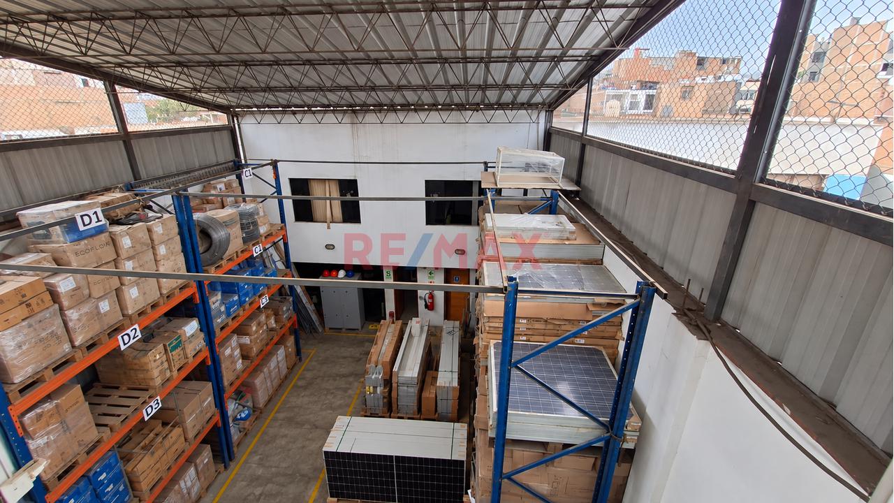 Se Ven Local De 3 Pisos Ideal Para Almacen Y Oficinas Administrativas En San Luis - 240M2 - 8