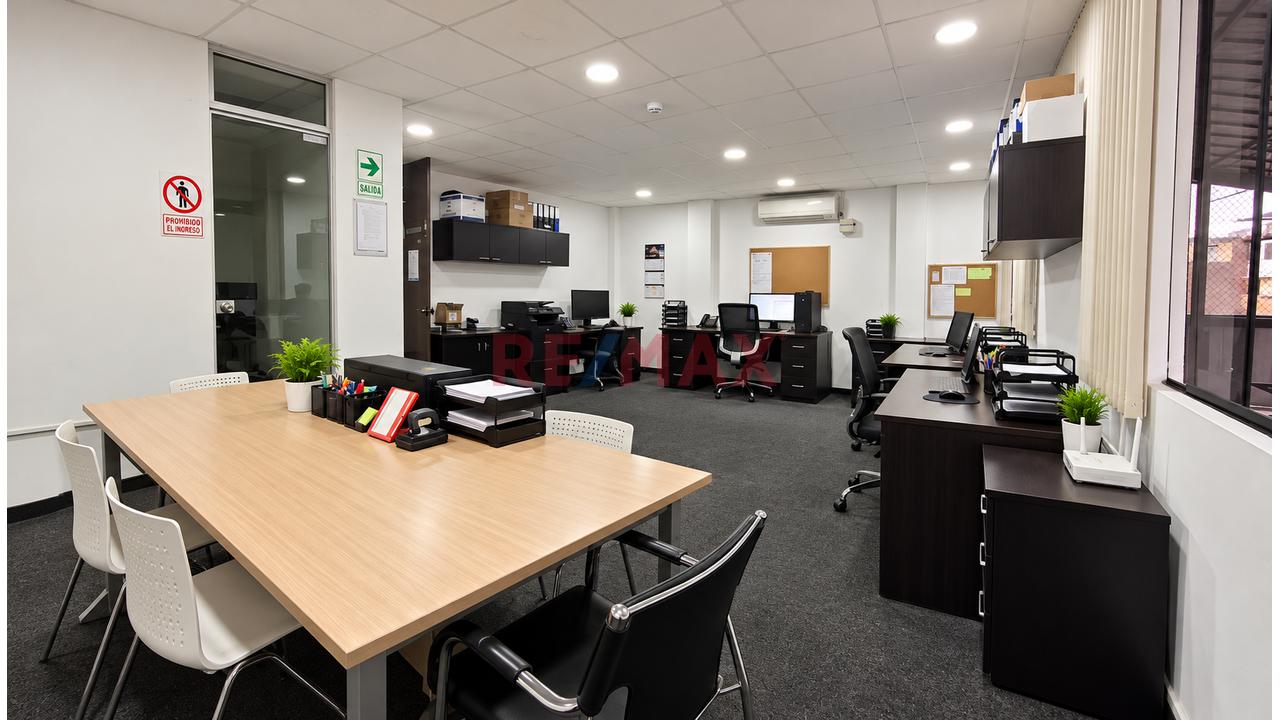 Se Ven Local De 3 Pisos Ideal Para Almacen Y Oficinas Administrativas En San Luis - 240M2 - 17