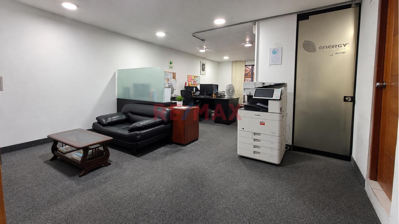 Se Ven Local De 3 Pisos Ideal Para Almacen Y Oficinas Administrativas En San Luis - 240M2 - 11