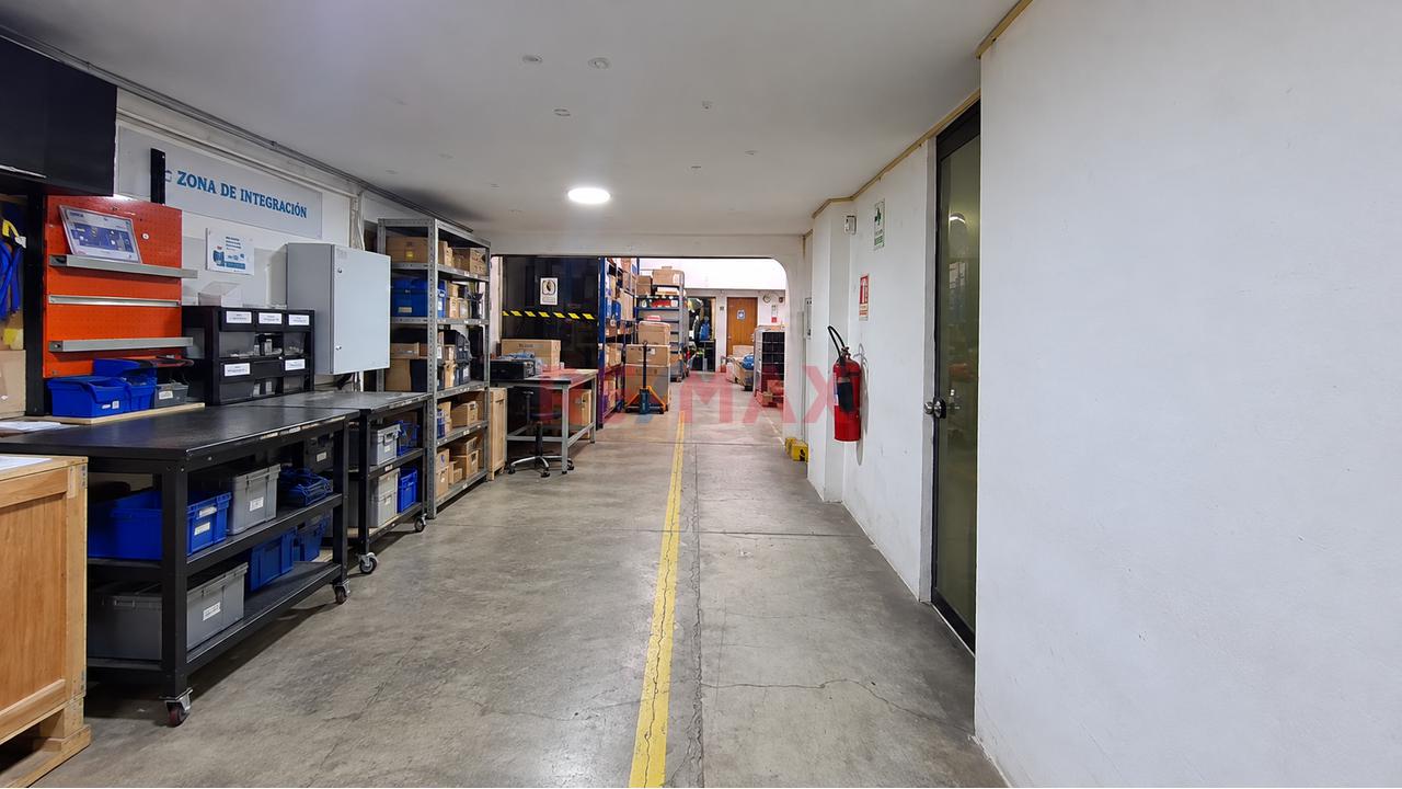 Se Ven Local De 3 Pisos Ideal Para Almacen Y Oficinas Administrativas En San Luis - 240M2 - 4