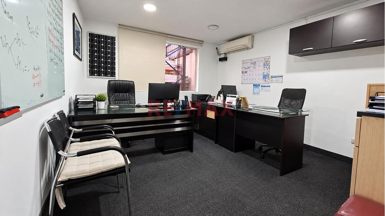 Se Ven Local De 3 Pisos Ideal Para Almacen Y Oficinas Administrativas En San Luis - 240M2 - 14