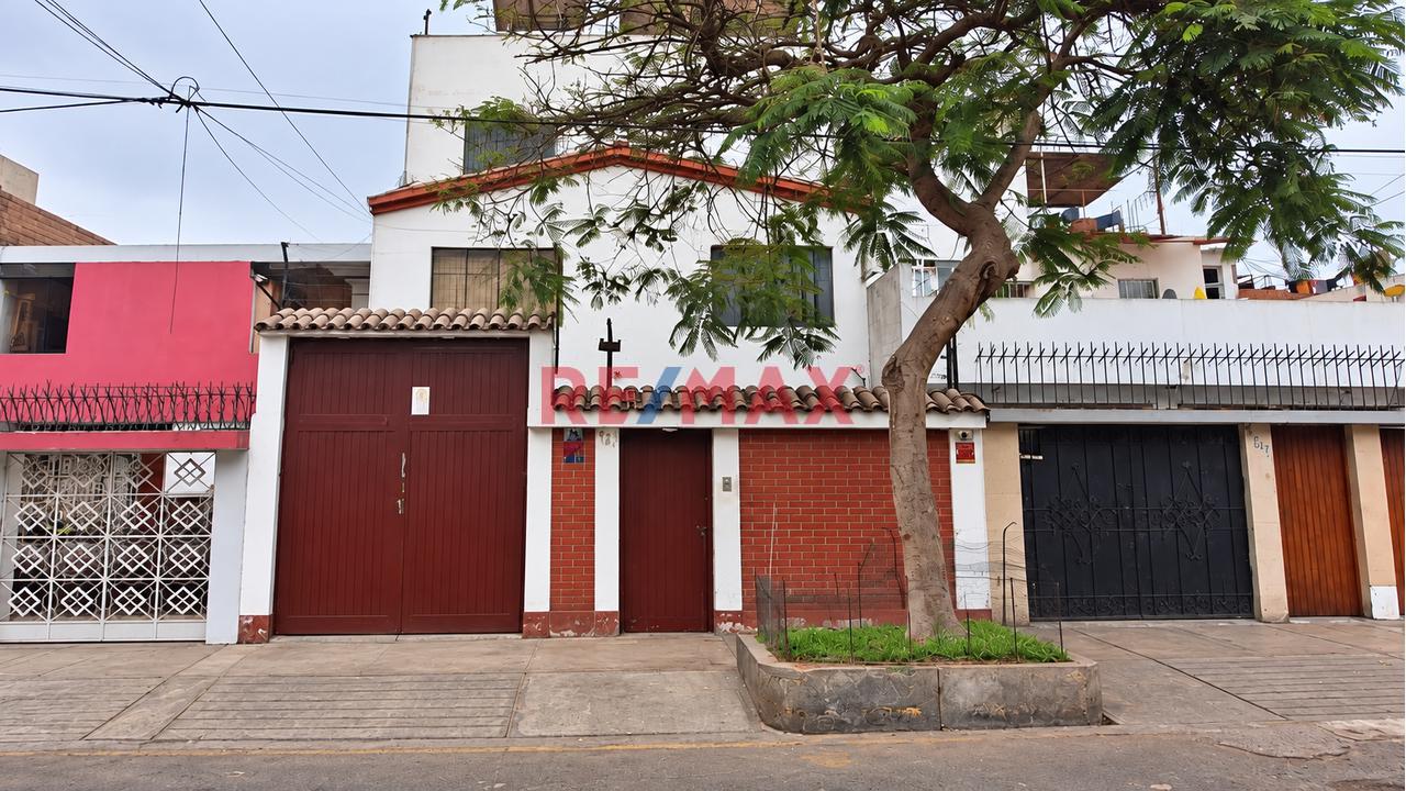 Se Ven Local De 3 Pisos Ideal Para Almacen Y Oficinas Administrativas En San Luis - 240M2 - 1