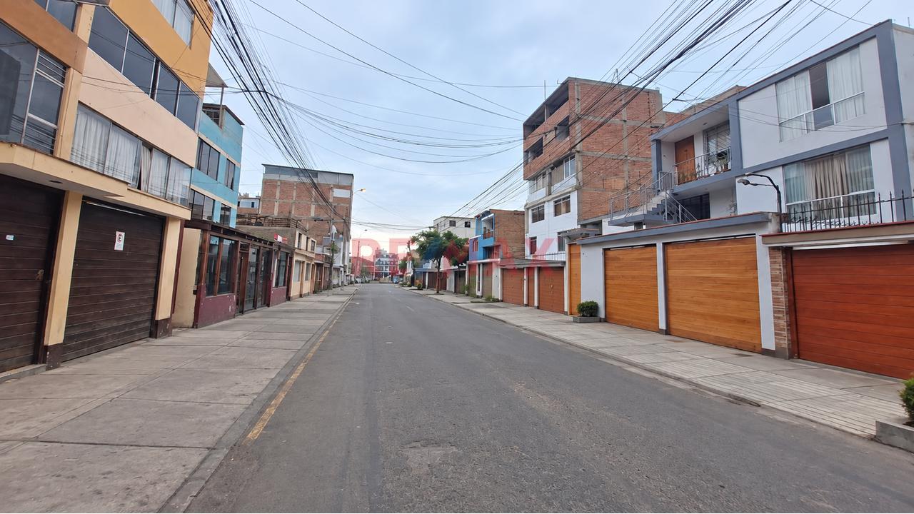 Se Ven Local De 3 Pisos Ideal Para Almacen Y Oficinas Administrativas En San Luis - 240M2 - 21