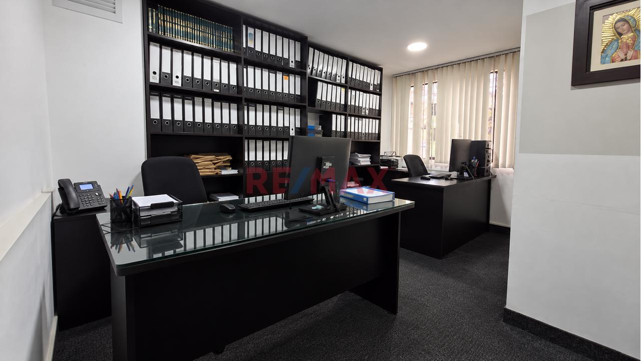 Se Ven Local De 3 Pisos Ideal Para Almacen Y Oficinas Administrativas En San Luis - 240M2 - 13