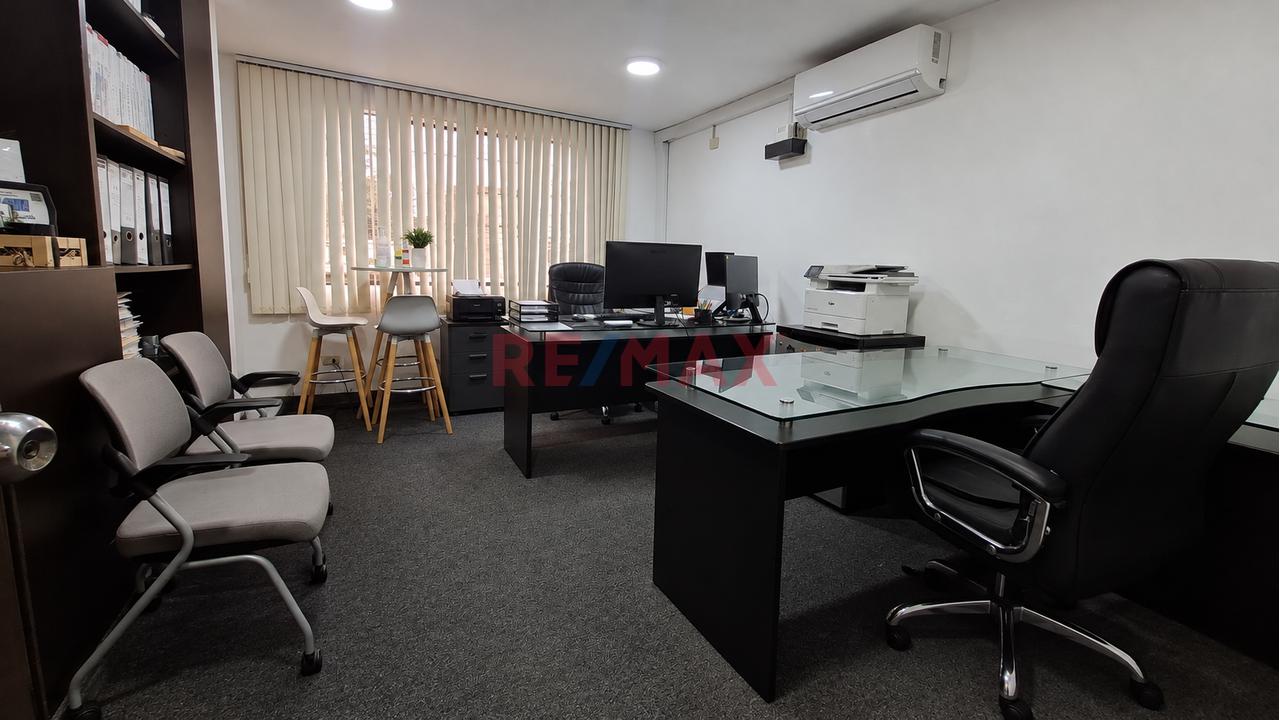 Se Ven Local De 3 Pisos Ideal Para Almacen Y Oficinas Administrativas En San Luis - 240M2 - 12