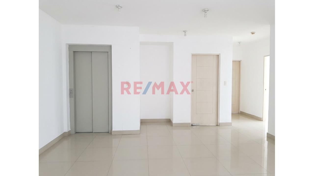 Alquiler De Departamento En San Borja Sur Frente A Parque | 3 Dormitorios | 2 Cocheras - Precio: S/ 3,400 Mensuales — foto 2