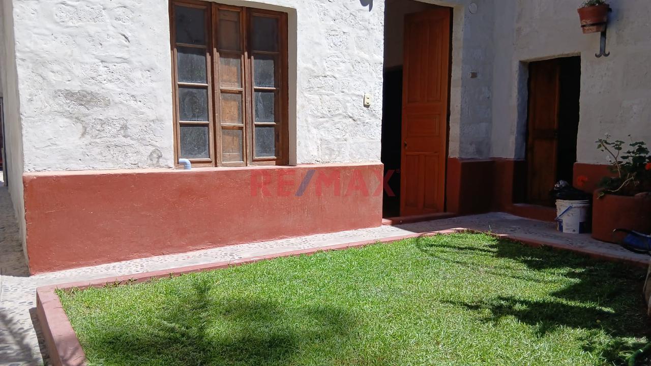 Se Alquila Amplia Casa En Calle Rivero – Cercado! — foto 2