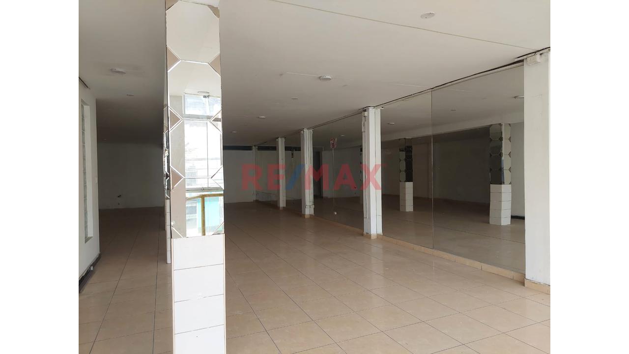 Amplio Local Comercial En Segundo Piso En Alquiler 160 Mt2 — foto 3