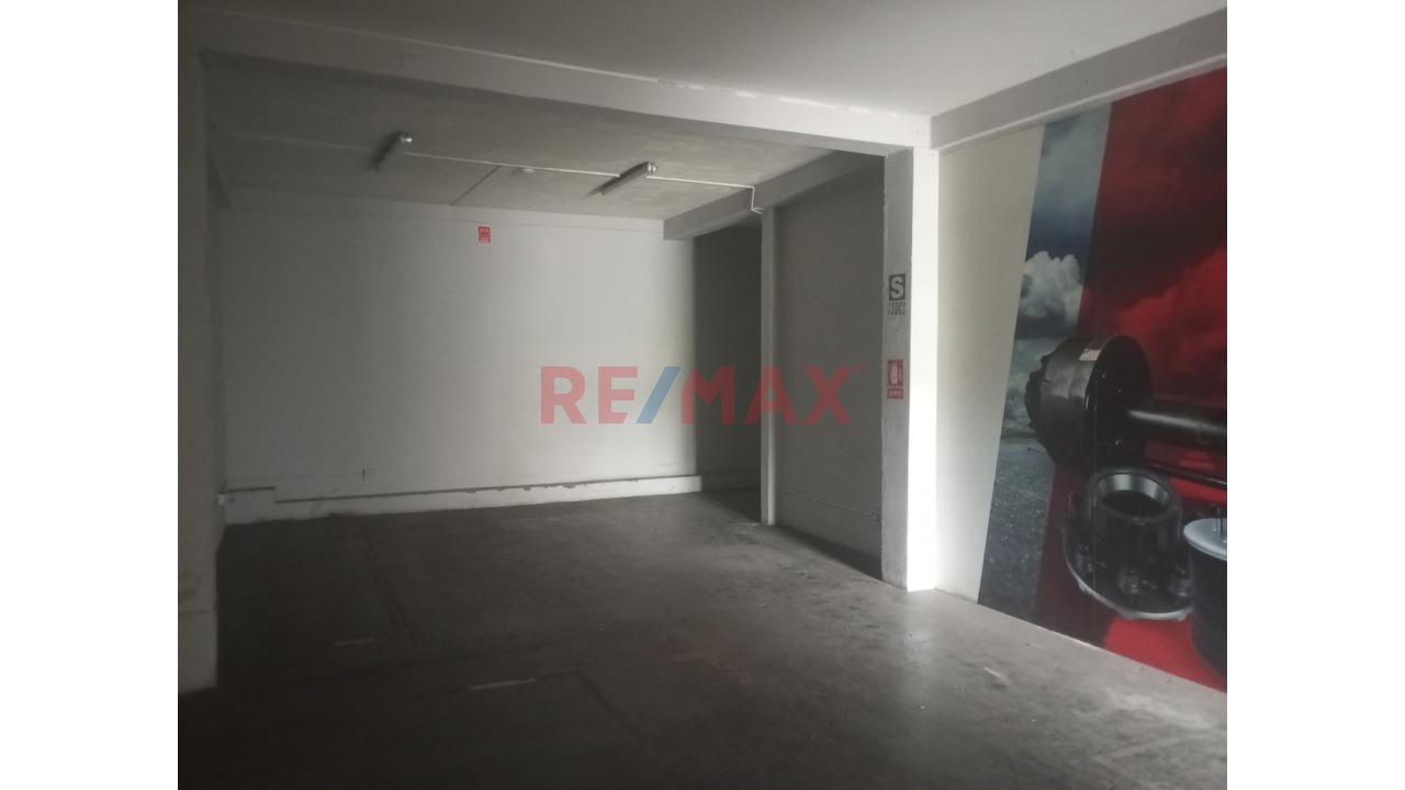 Local De Alto Tránsito, En La Zona Más Comercial De San Luis - 4