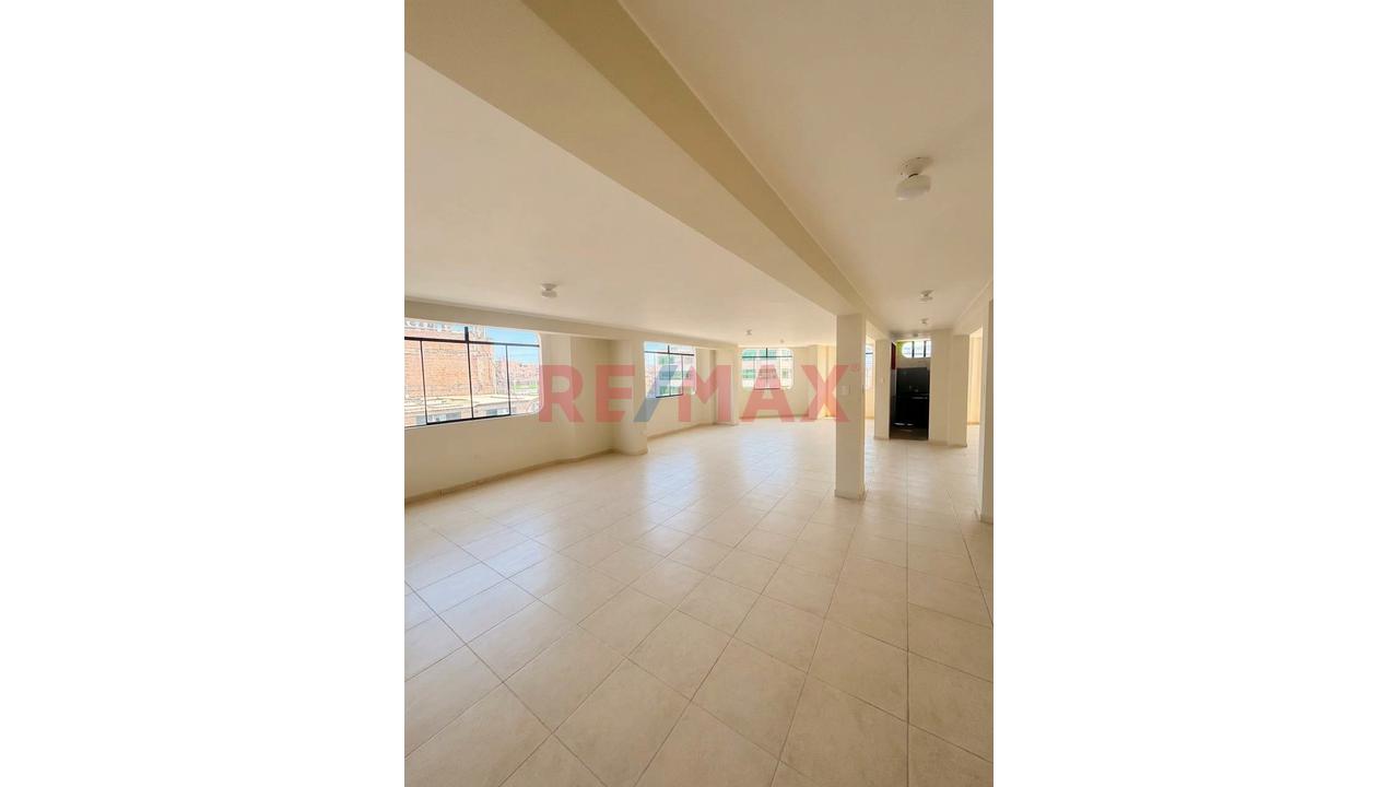 🏢 ¡Alquiler De Amplio Espacio Comercial De 175 M² En Esquina! - 1