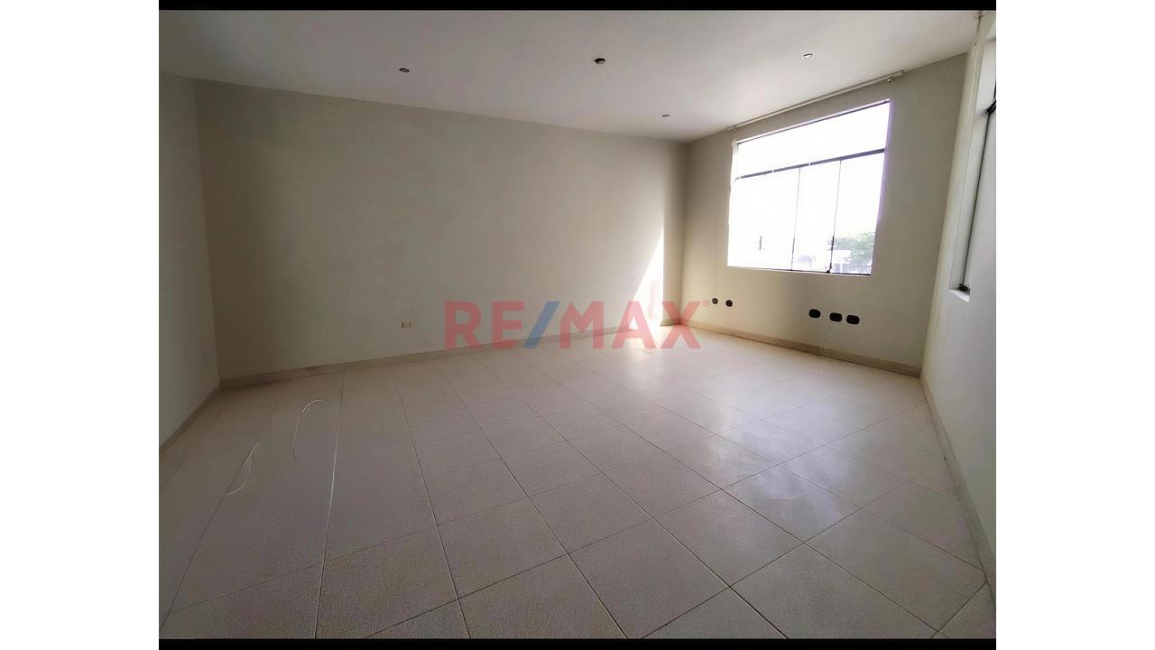 Vendo Lindo Departamento En Urb. Country Club Av. Fortunato Chirichigno Piura — foto 5