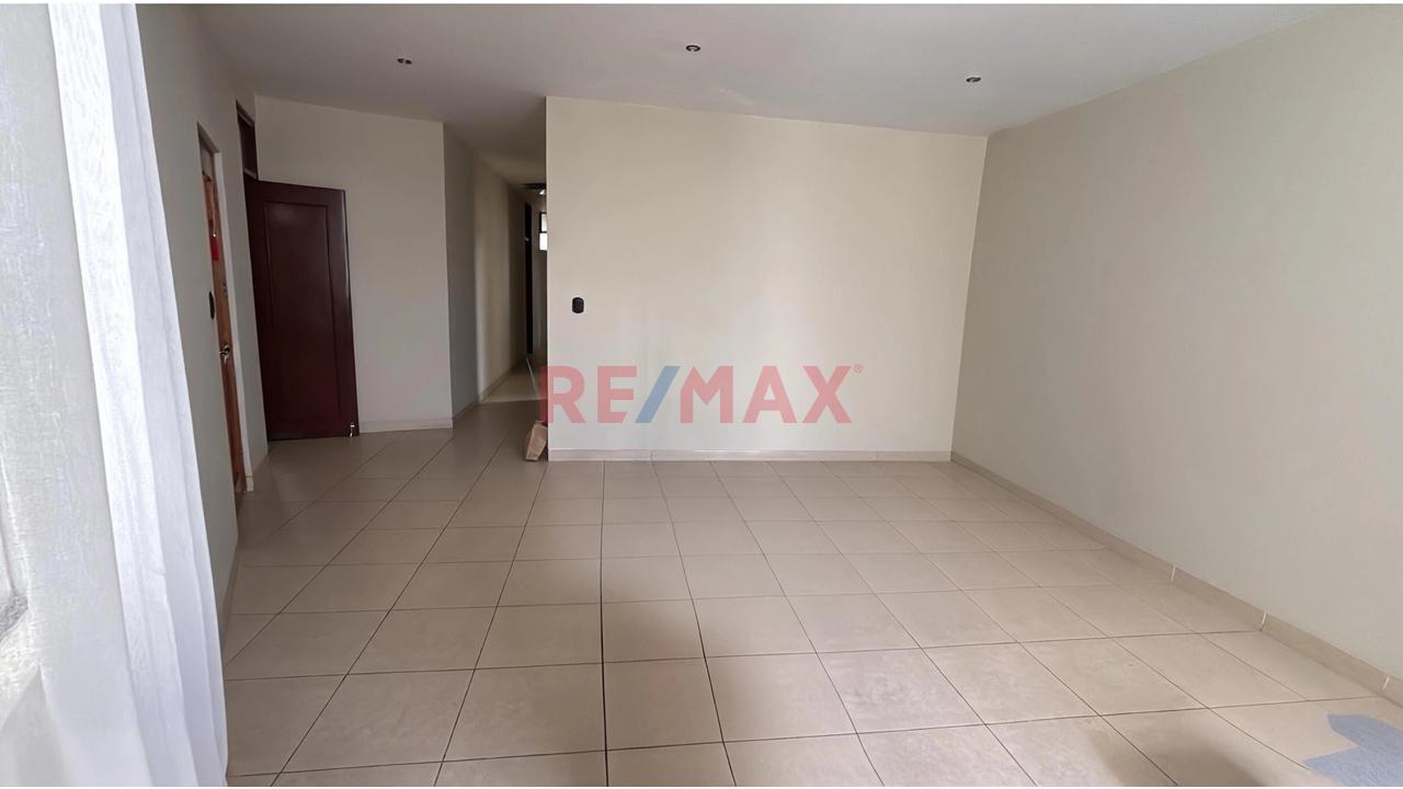 Vendo Lindo Departamento En Urb. Country Club Av. Fortunato Chirichigno Piura - 1
