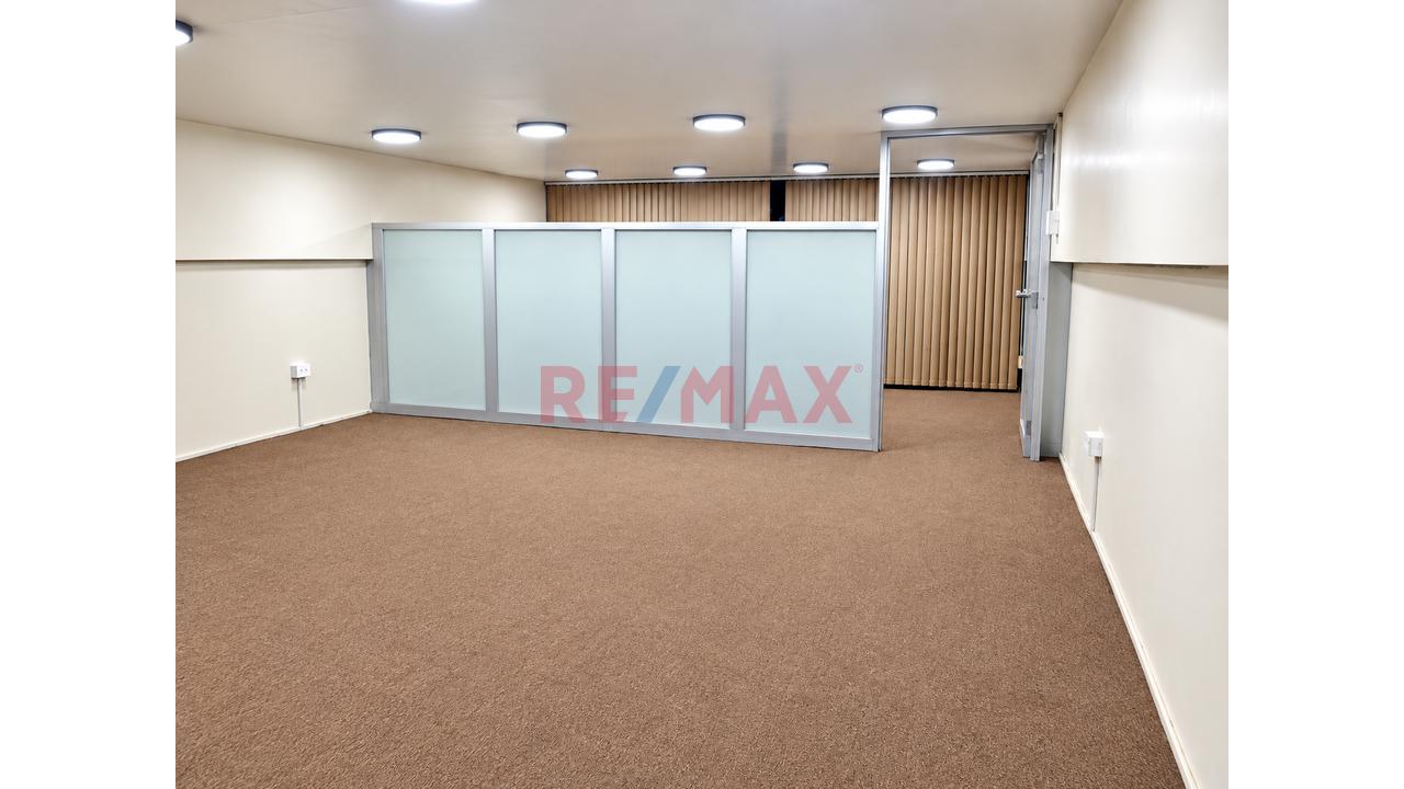 Alquiler De Oficina - Zona Céntrica Y Altamente Comercial. - 3
