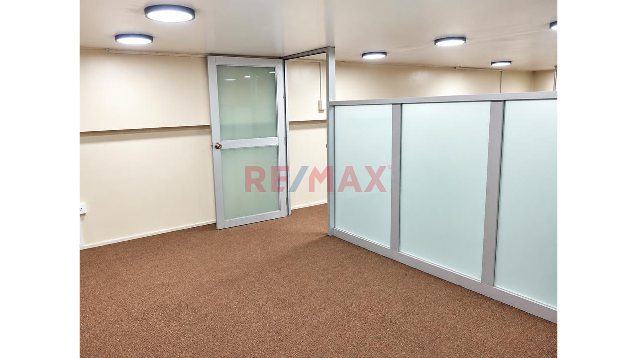 Alquiler De Oficina - Zona Céntrica Y Altamente Comercial. - 7