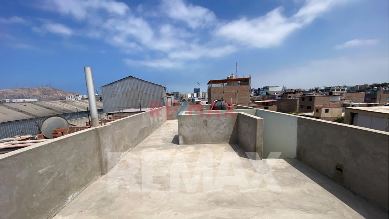 Casa De 3 Pisos + Azotea En Venta, Ideal Para Familia Grande O Inversión, Ubicada En Chorrillos. - 16